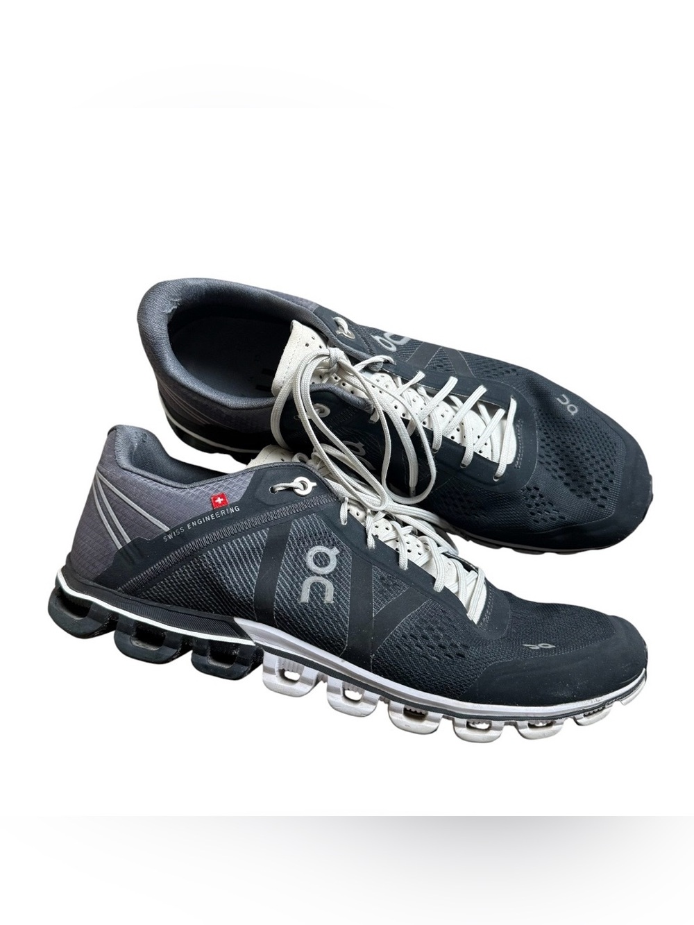On cloudflow running sneakers women size 8.5 shoes black
